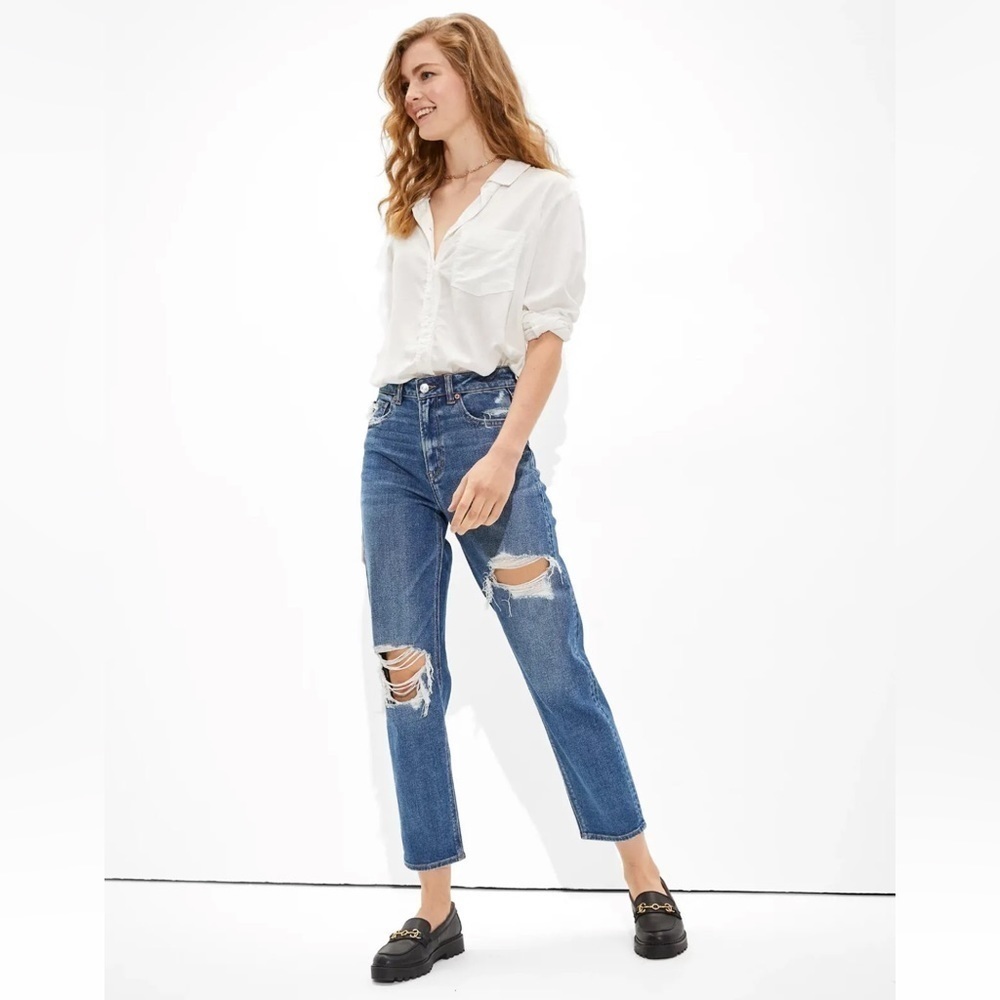 American Eagle Blue Distressed Stretch Mom Straight Jean sz 2